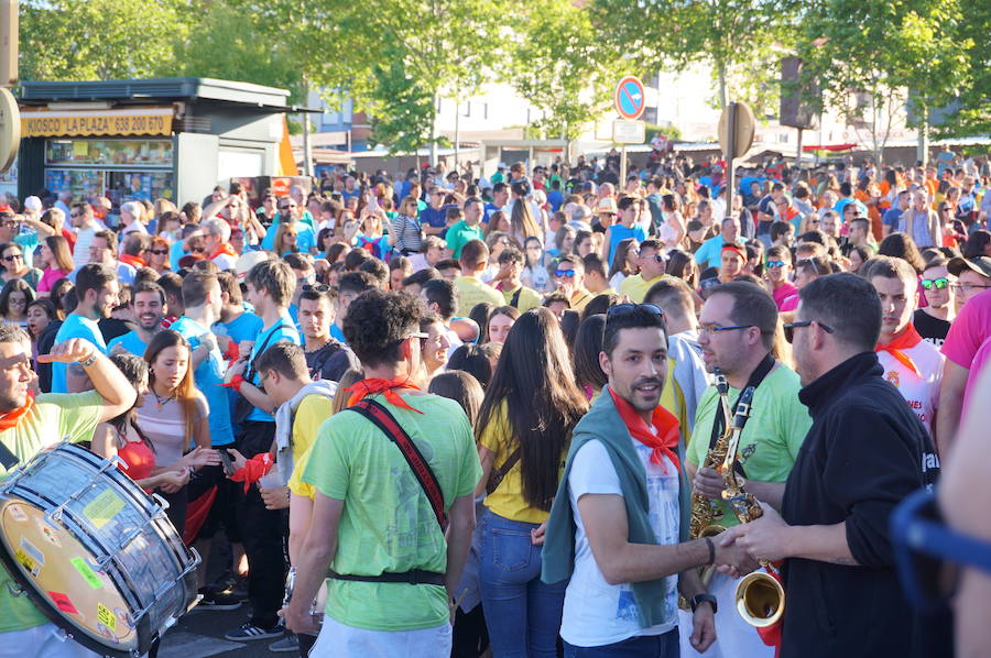 Fotos: Pregón y desfile de peñas fiestas de La Flecha