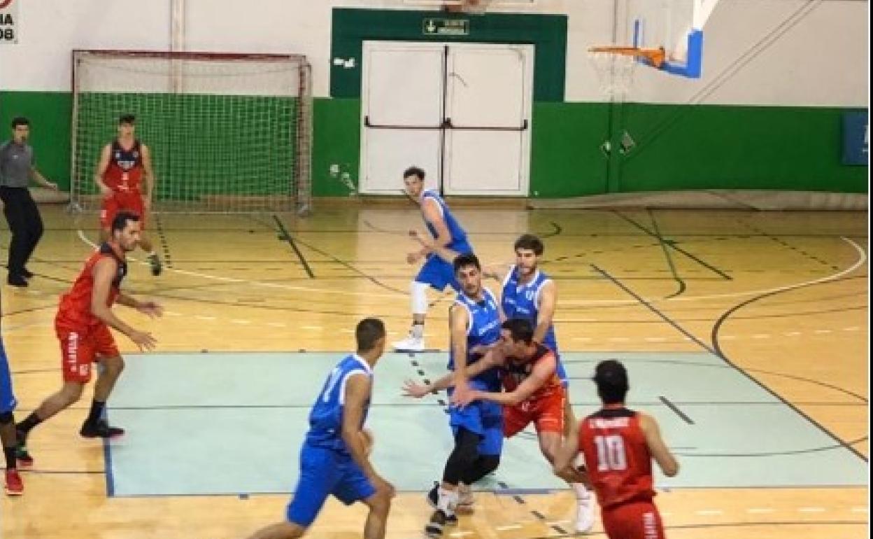 Jugada de ataque del C. B. La Flecha en tierras cántabras. 