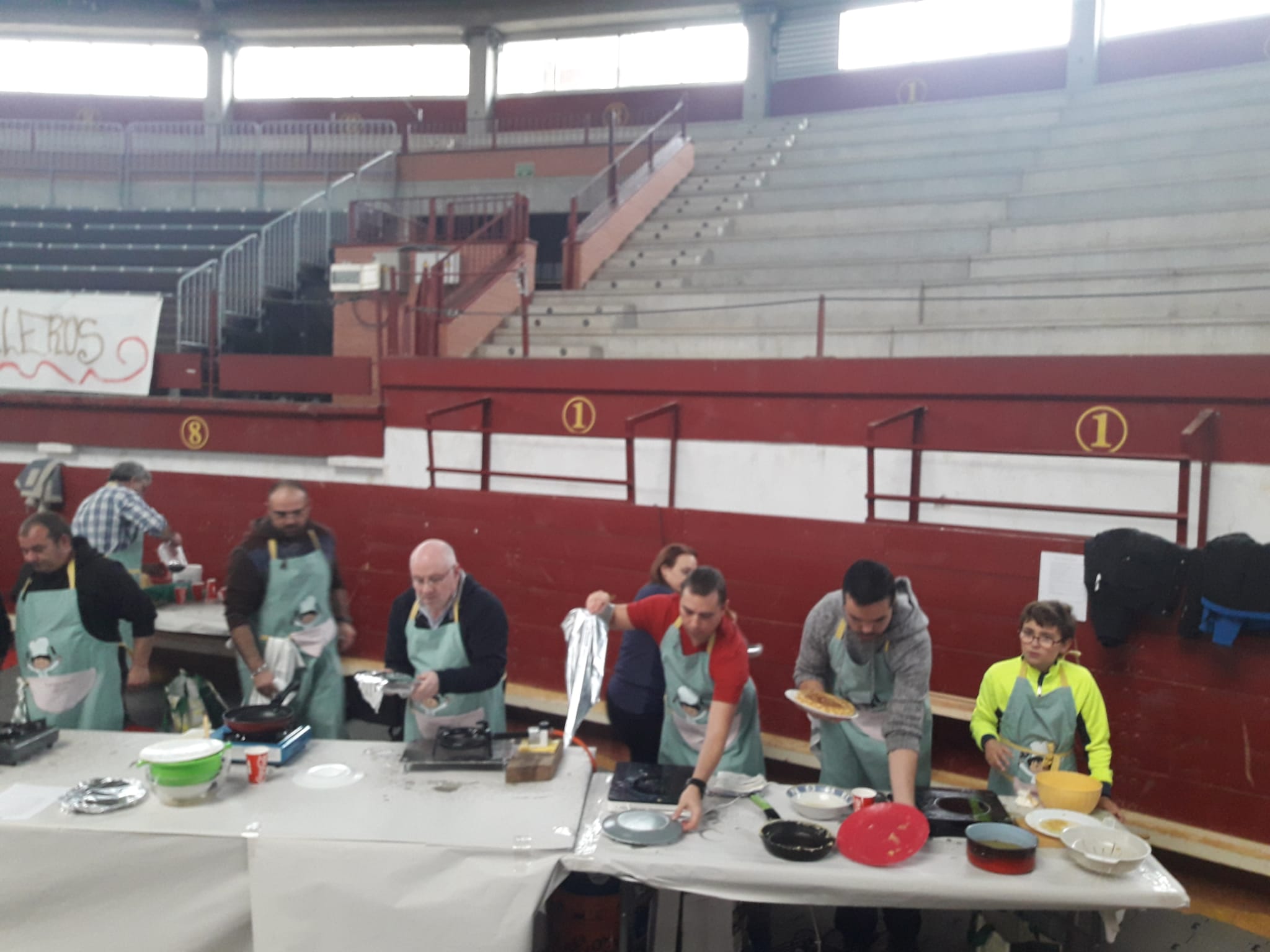 Fotos: Concurso masculino de tortillas en Arroyo de la Encomienda