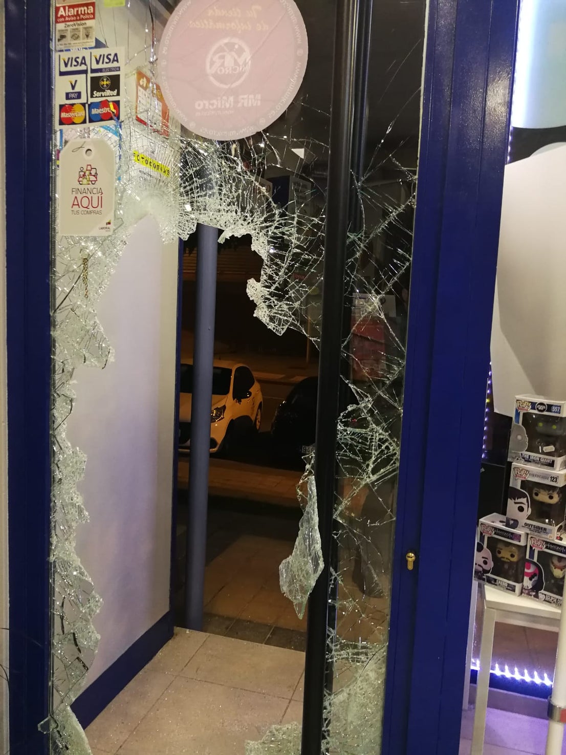 BMW calcinado en las proximidades del río Pisuerga y del frontón de Arroyo núcleo. 