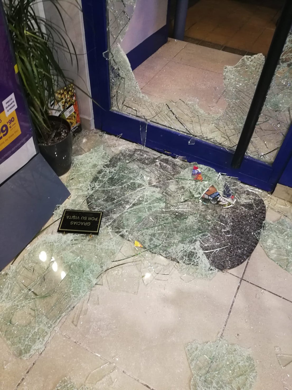 BMW calcinado en las proximidades del río Pisuerga y del frontón de Arroyo núcleo. 