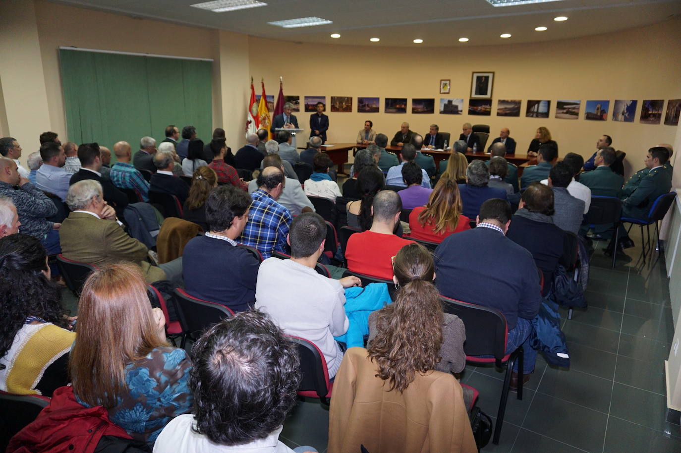 Emocionante acto de reconocimiento en la sede de la Mancomunidad Torozos en Arroyo de la Encomienda a la Guardia Civil con presencia de todos los alcaldes. 