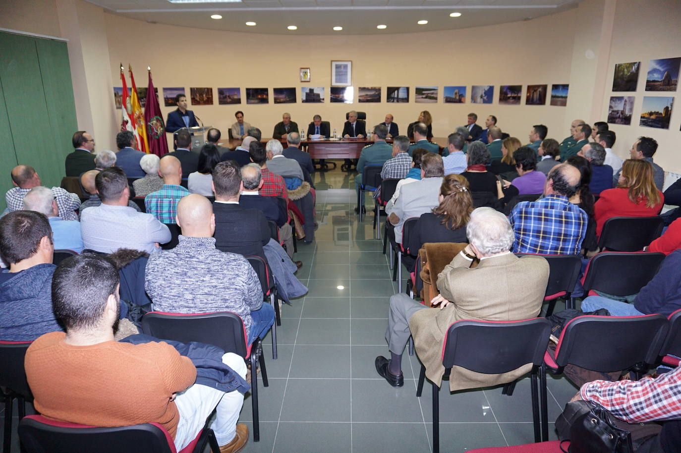 Emocionante acto de reconocimiento en la sede de la Mancomunidad Torozos en Arroyo de la Encomienda a la Guardia Civil con presencia de todos los alcaldes. 