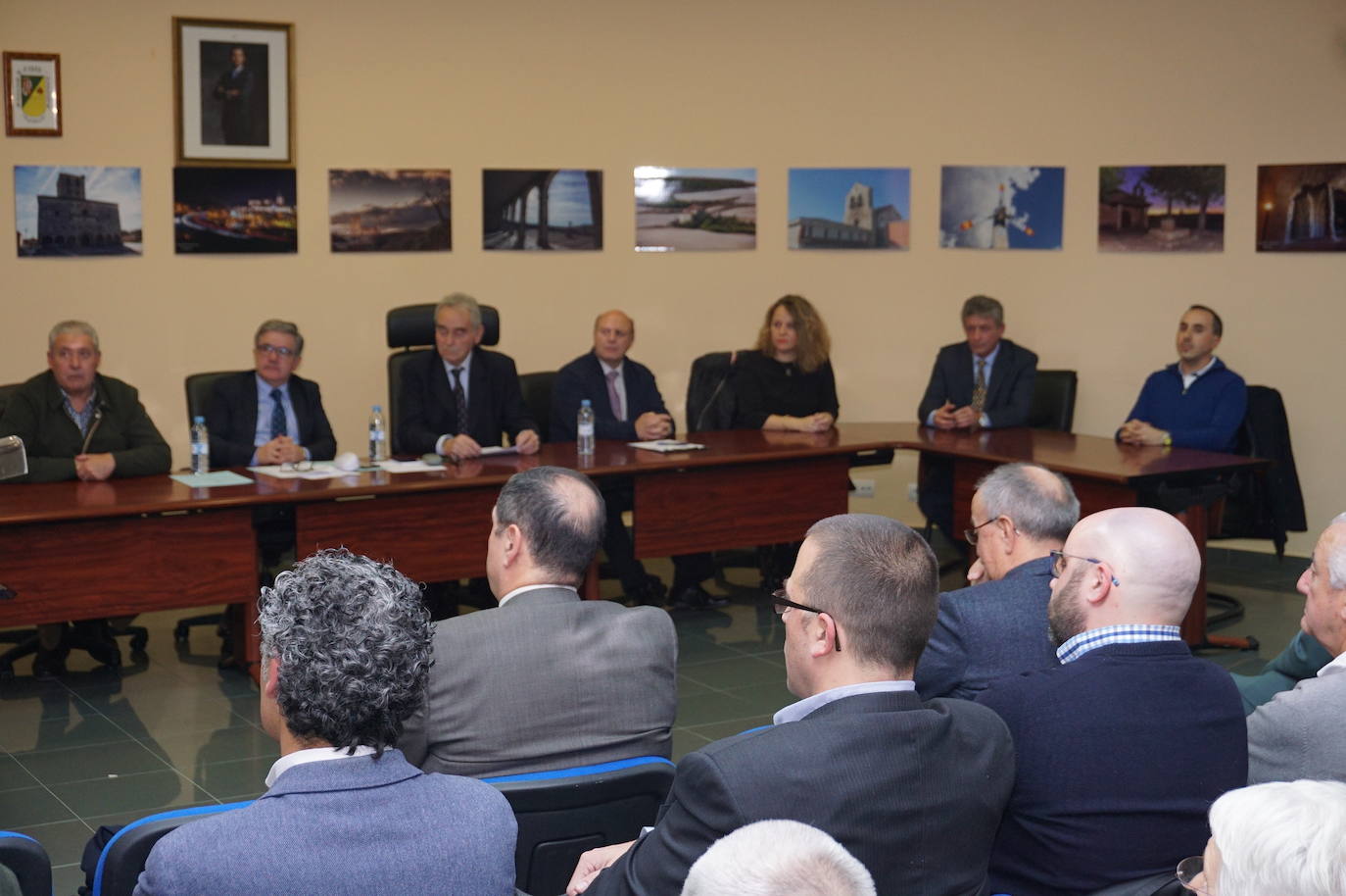 Emocionante acto de reconocimiento en la sede de la Mancomunidad Torozos en Arroyo de la Encomienda a la Guardia Civil con presencia de todos los alcaldes. 