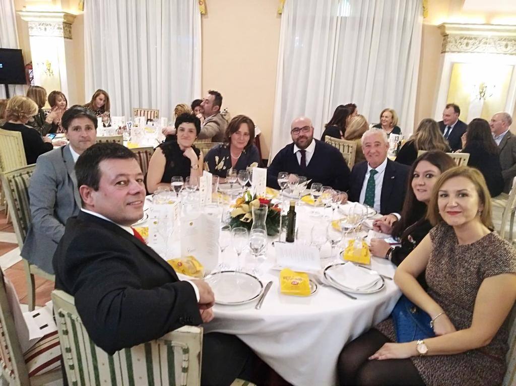 Todos los partidos políticos de Arroyo de la Encomienda estuvieron representados en la cena benéfica de la Fundación Sandra Ibarra en el hotel La Vega. 