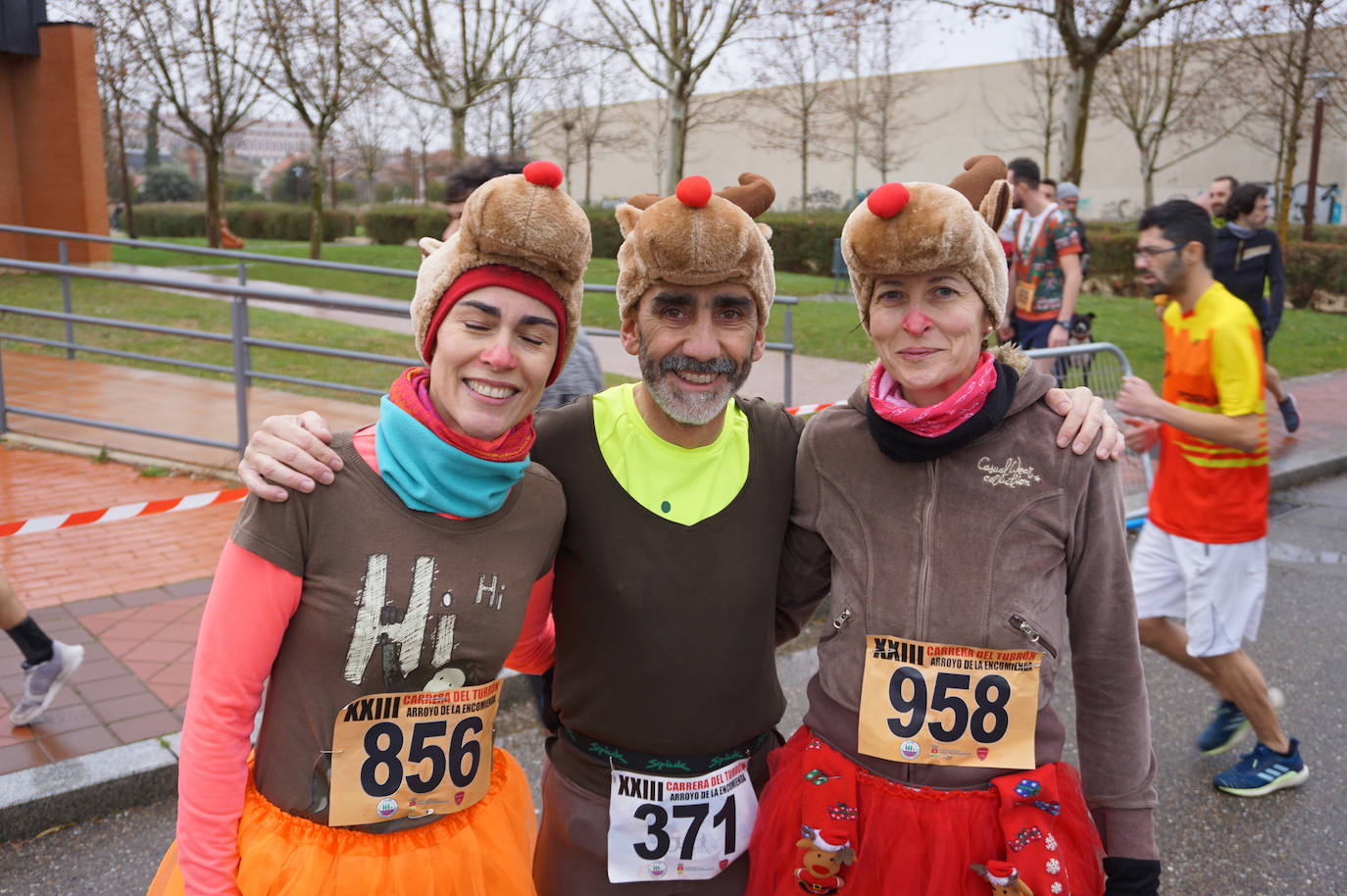 Los alegres y divertidos disfraces cobran protagonismo cada año en la Carrera del Turrón de Arroyo. 