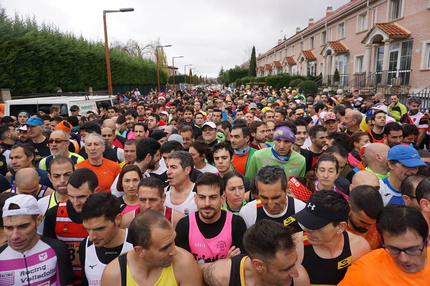 Los alegres y divertidos disfraces cobran protagonismo cada año en la Carrera del Turrón de Arroyo. 