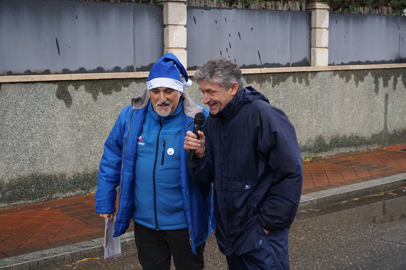 Los alegres y divertidos disfraces cobran protagonismo cada año en la Carrera del Turrón de Arroyo. 