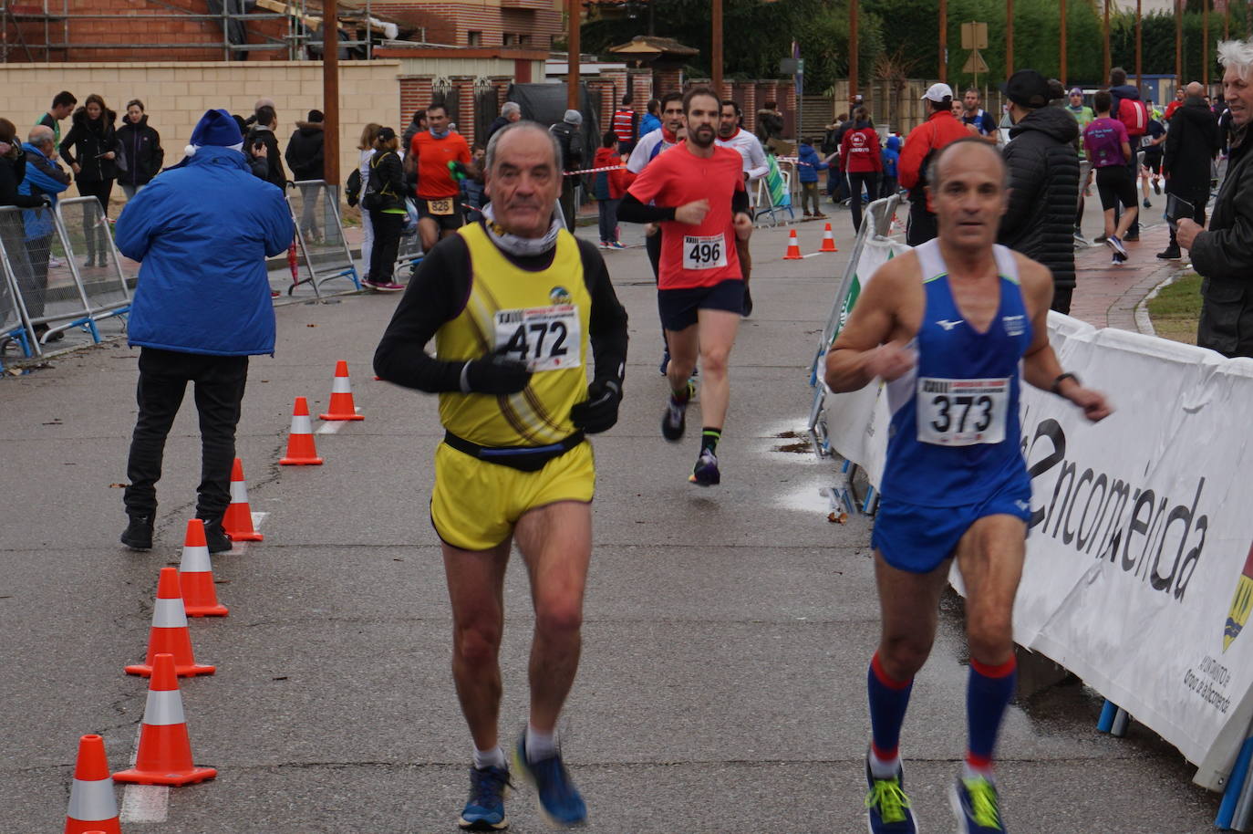Los alegres y divertidos disfraces cobran protagonismo cada año en la Carrera del Turrón de Arroyo. 