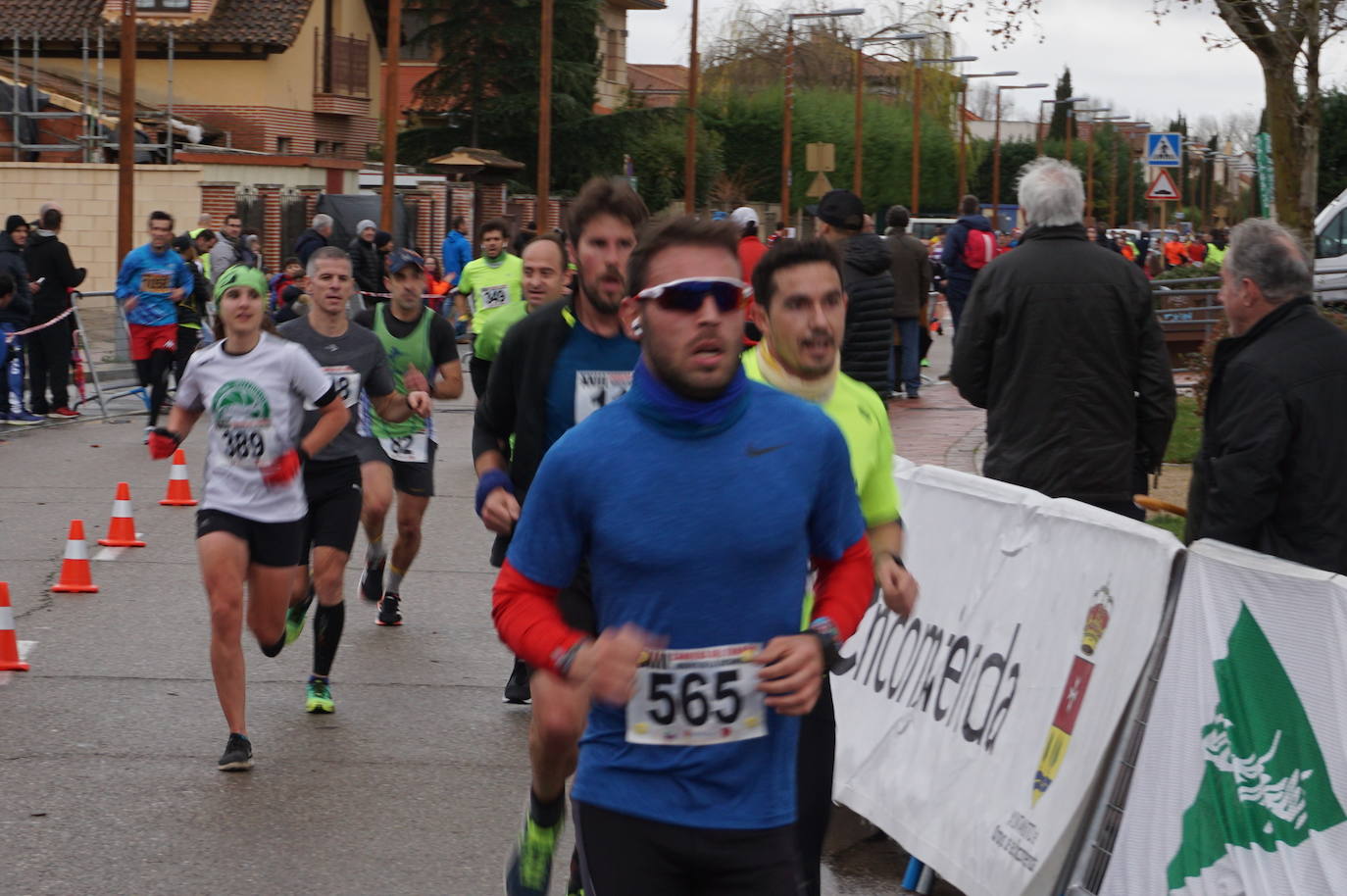 Los alegres y divertidos disfraces cobran protagonismo cada año en la Carrera del Turrón de Arroyo. 