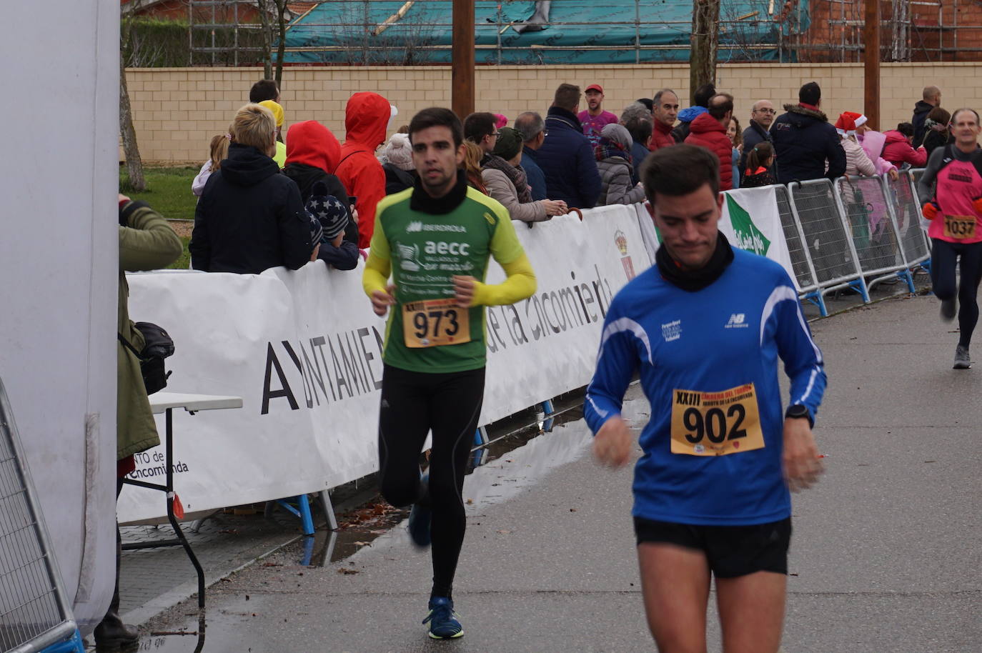 Los alegres y divertidos disfraces cobran protagonismo cada año en la Carrera del Turrón de Arroyo. 