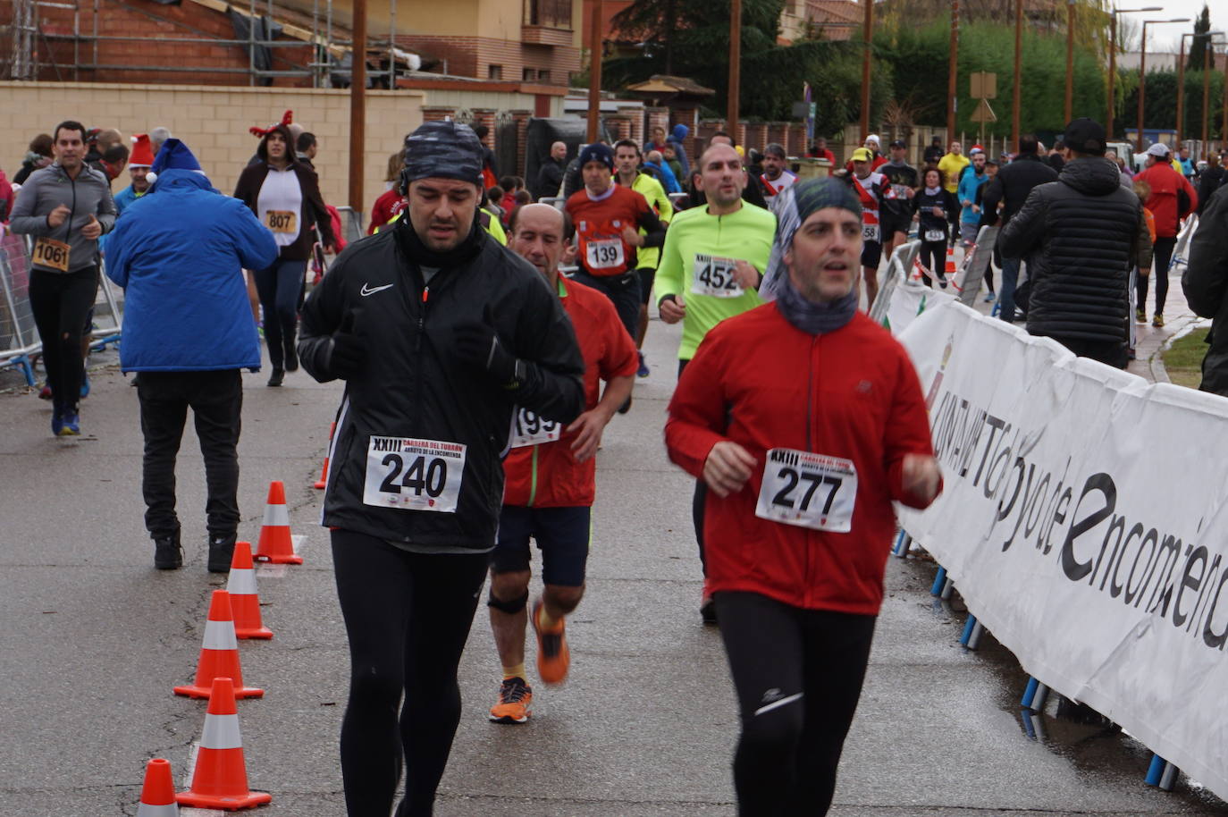 Los alegres y divertidos disfraces cobran protagonismo cada año en la Carrera del Turrón de Arroyo. 