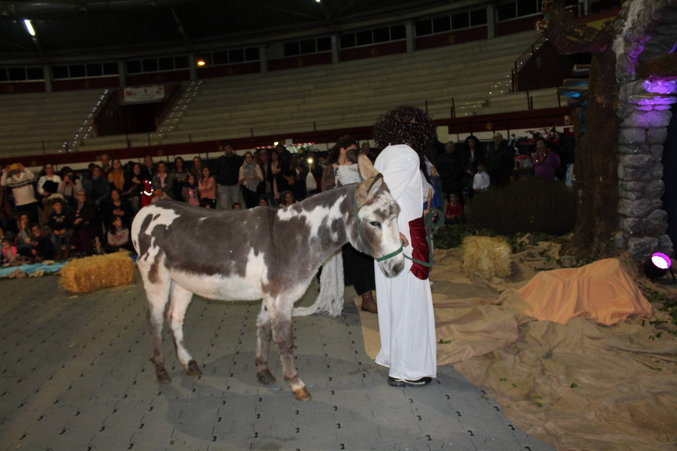 Adoración de los Reyes Magos al Niño Jesús en el portal de Belén. 