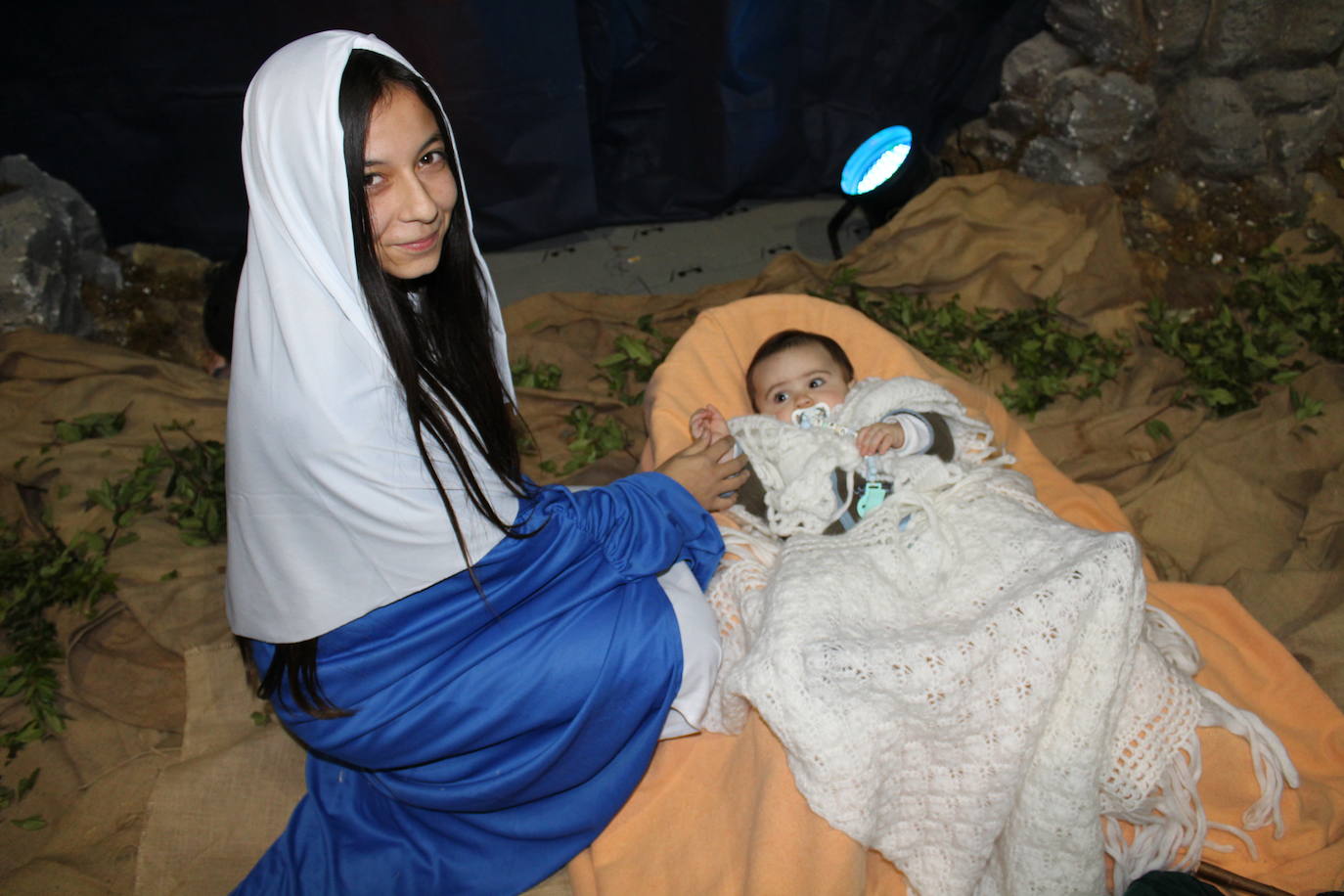 Adoración de los Reyes Magos al Niño Jesús en el portal de Belén. 