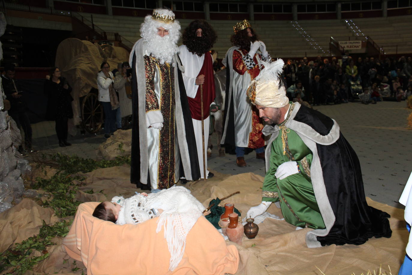Adoración de los Reyes Magos al Niño Jesús en el portal de Belén. 