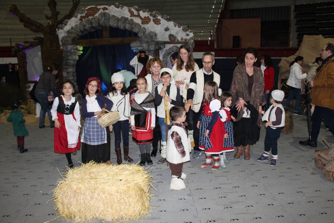 Adoración de los Reyes Magos al Niño Jesús en el portal de Belén. 