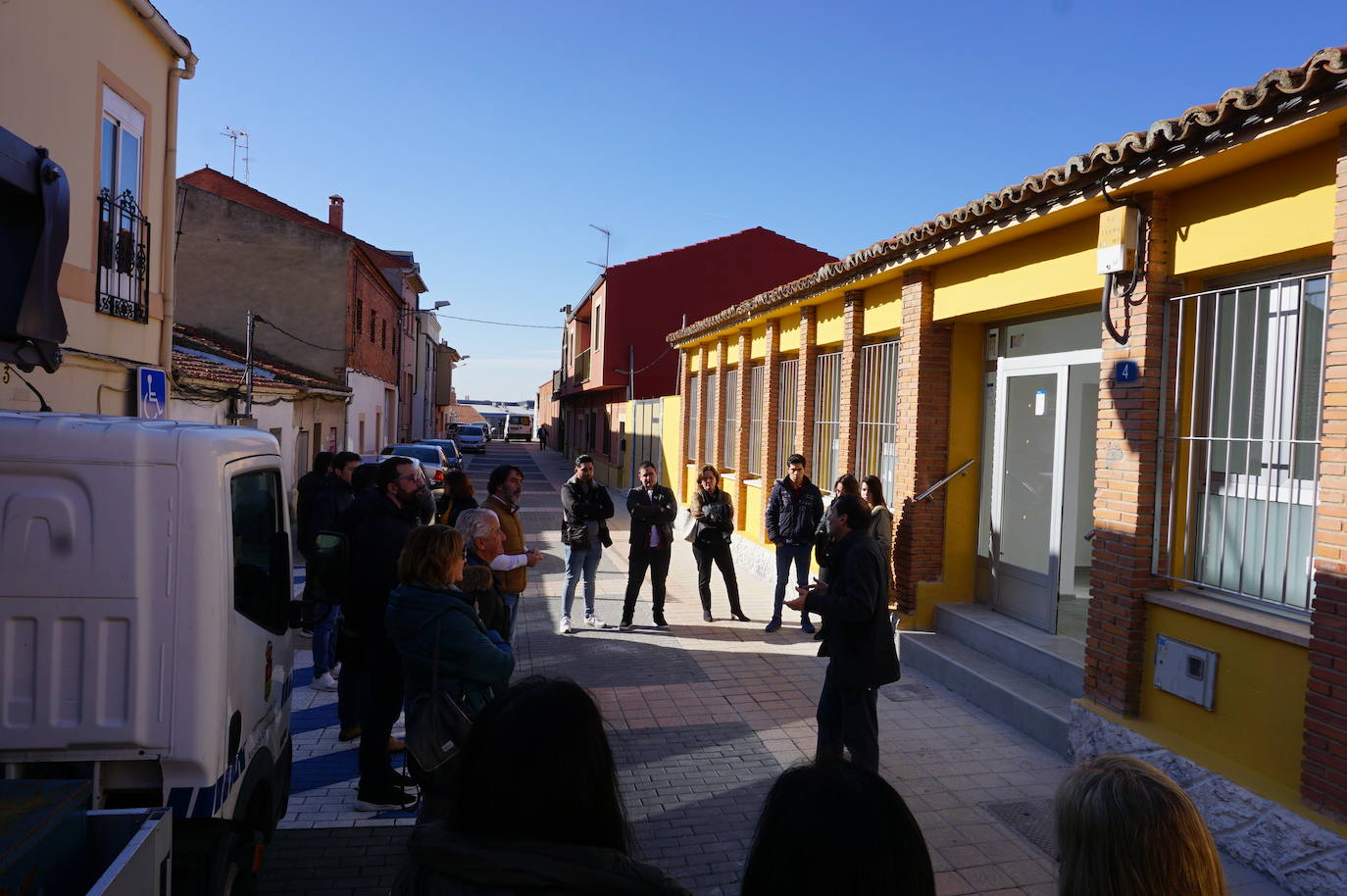 Ls alumnos que han realizado el curso de 900 horas durante seis meses y han recuperado las antiguas escuelas de La Flecha para ser el centro de ocio juvenil. 