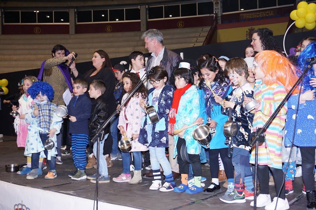 La comparse El Batacazo ganó el concurso infantil de chirigotas de Arroyo. 