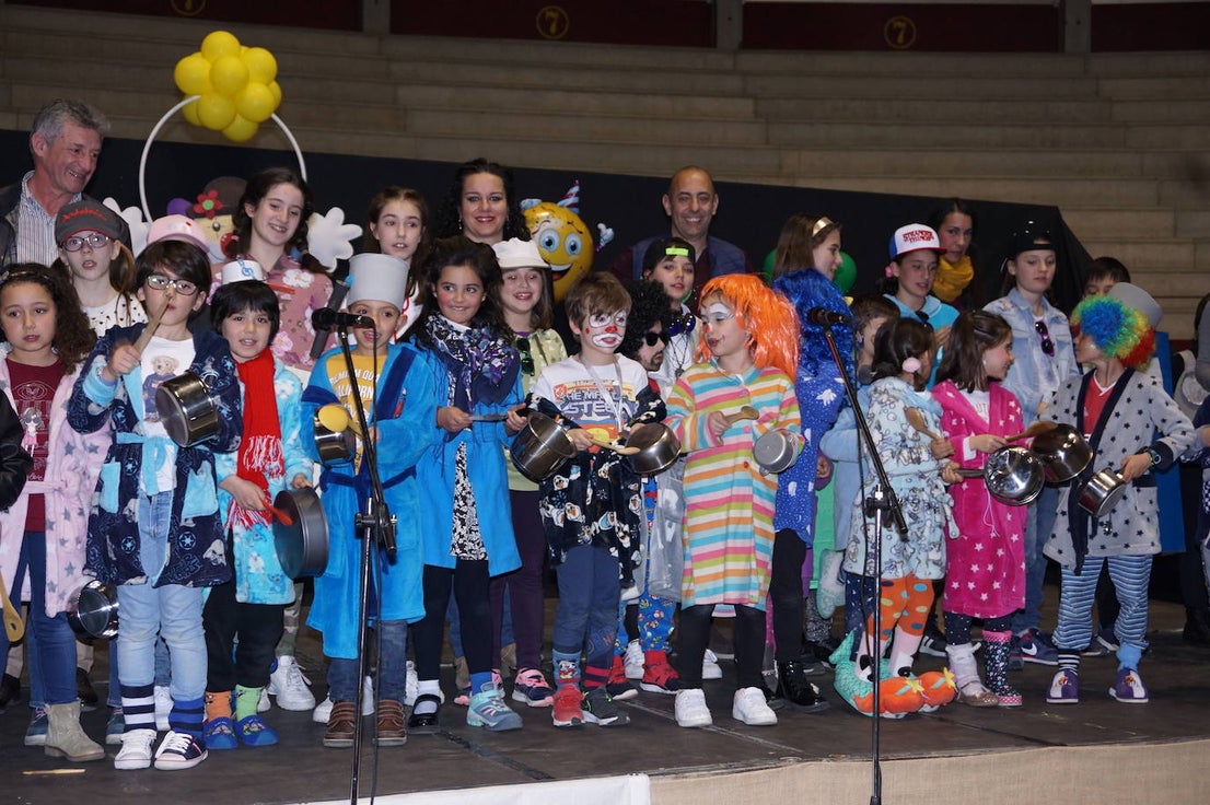 La comparse El Batacazo ganó el concurso infantil de chirigotas de Arroyo. 