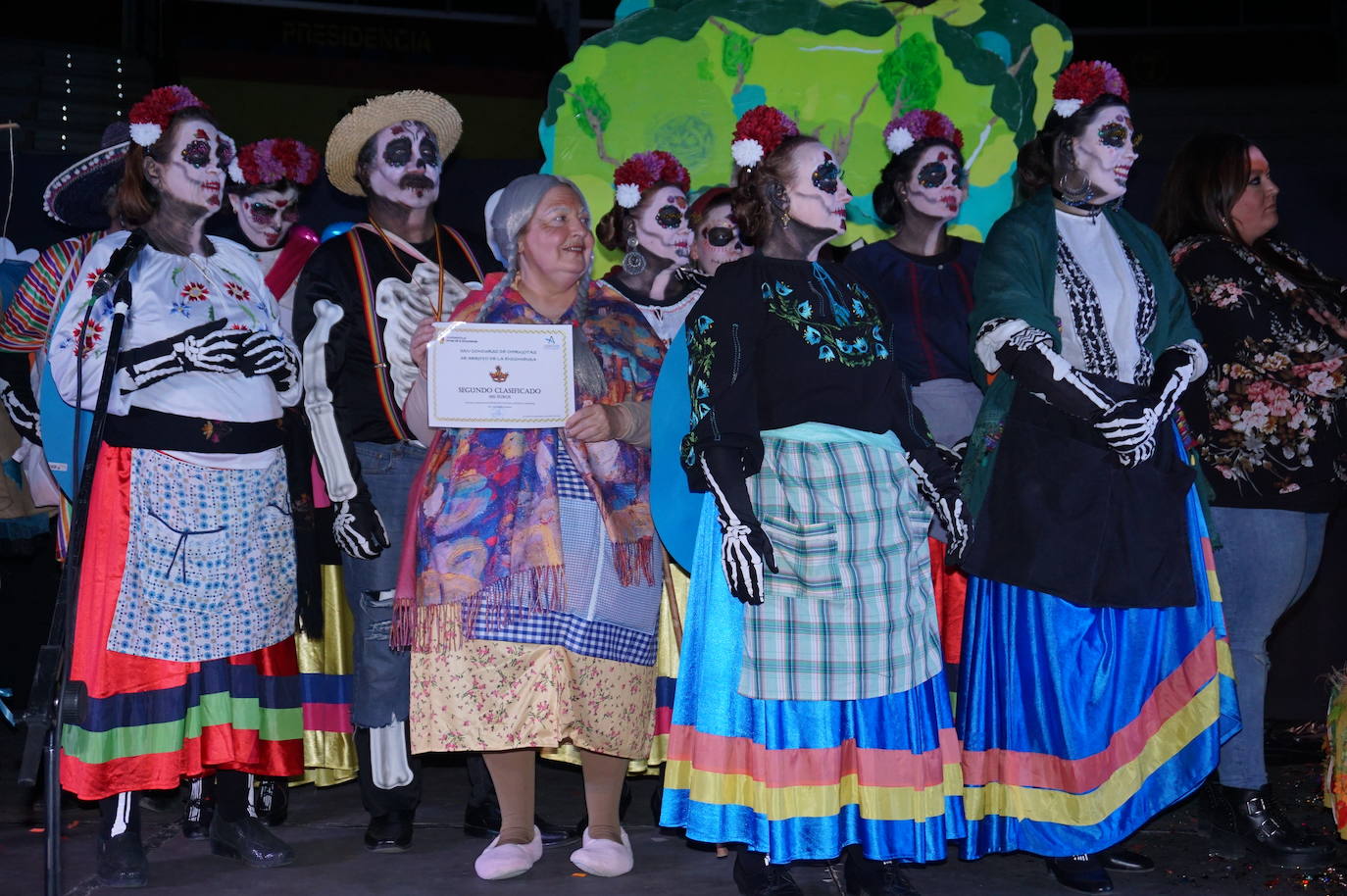 La comparsa Los de Siempre, con la chirigota Venimos Encantados, ganaron el concurso de Arroyo previo a las Bodas de Plata. 