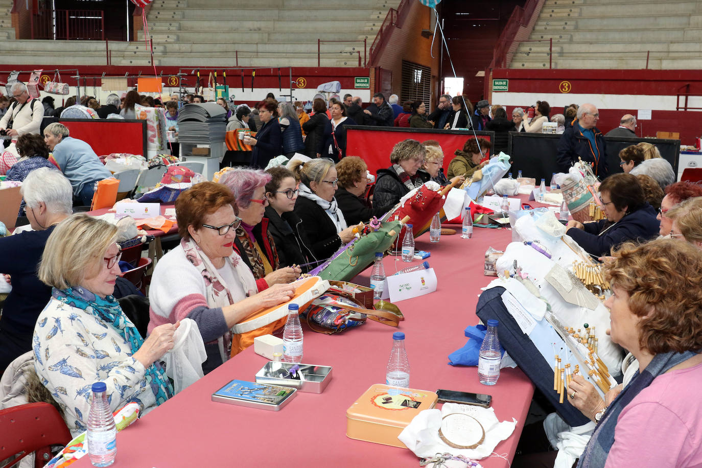 Fotos: El encuentro de bolillos en Arroyo de la Encomienda