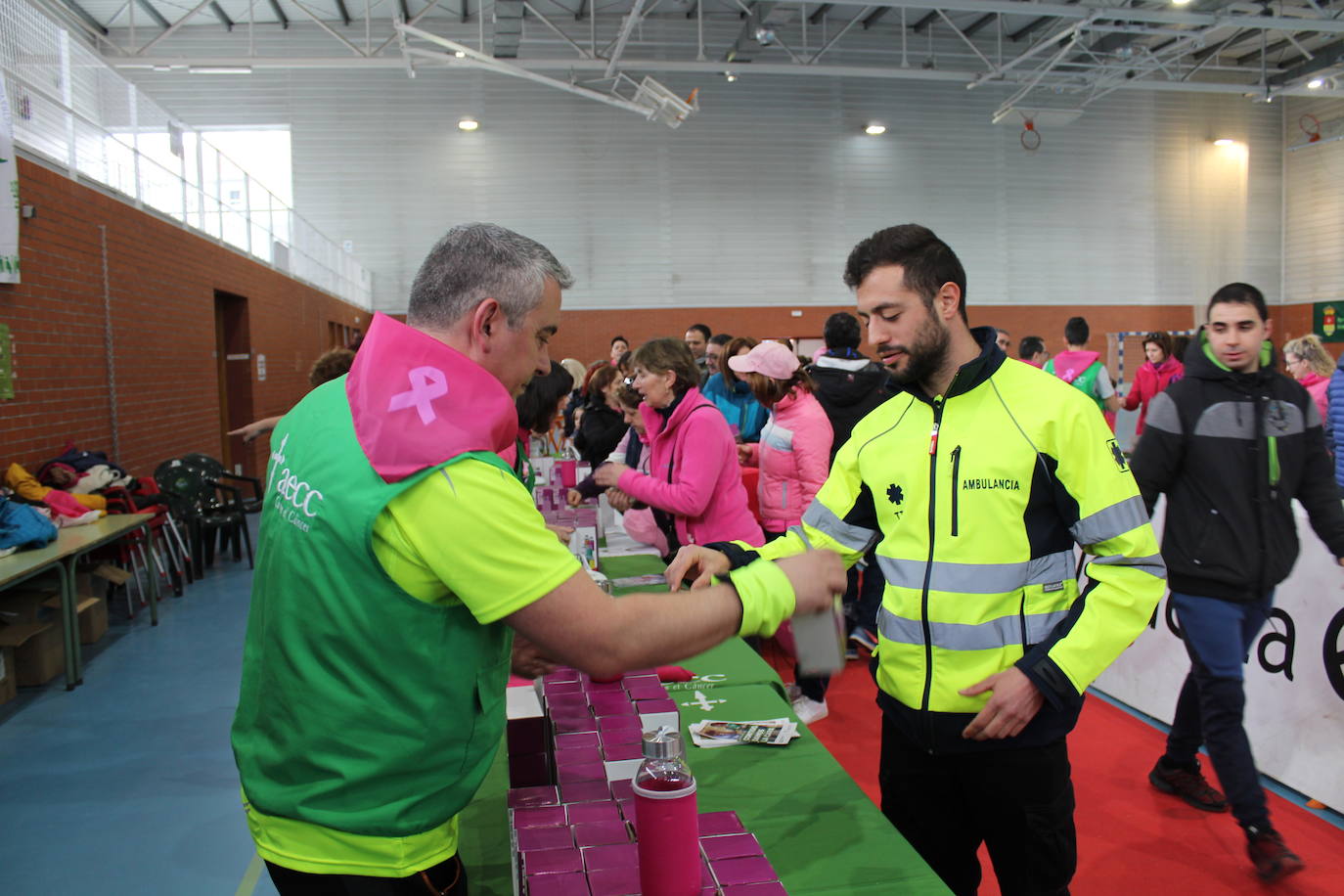 El alcalde de Arroyo, Sarbelio Fernández, caminó junto a vecinos del municipio y amigos. 