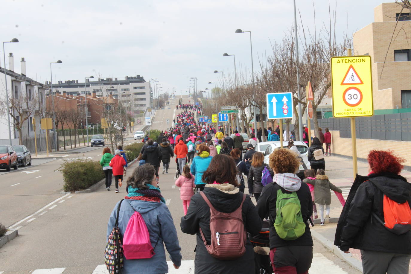 El alcalde de Arroyo, Sarbelio Fernández, caminó junto a vecinos del municipio y amigos. 