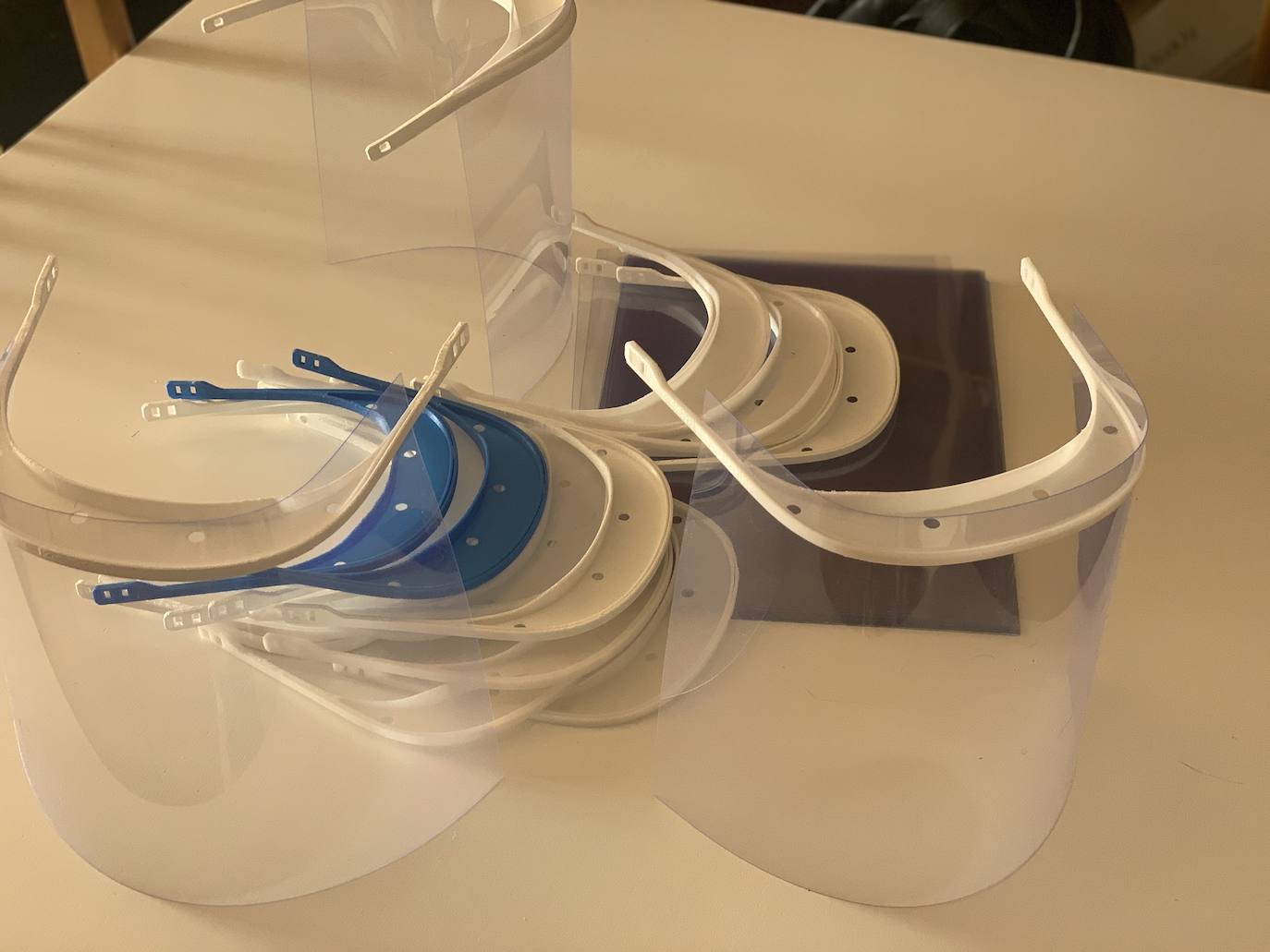 Preparación de los lotes de comida para las familias con necesidades especiales de Arroyo. 