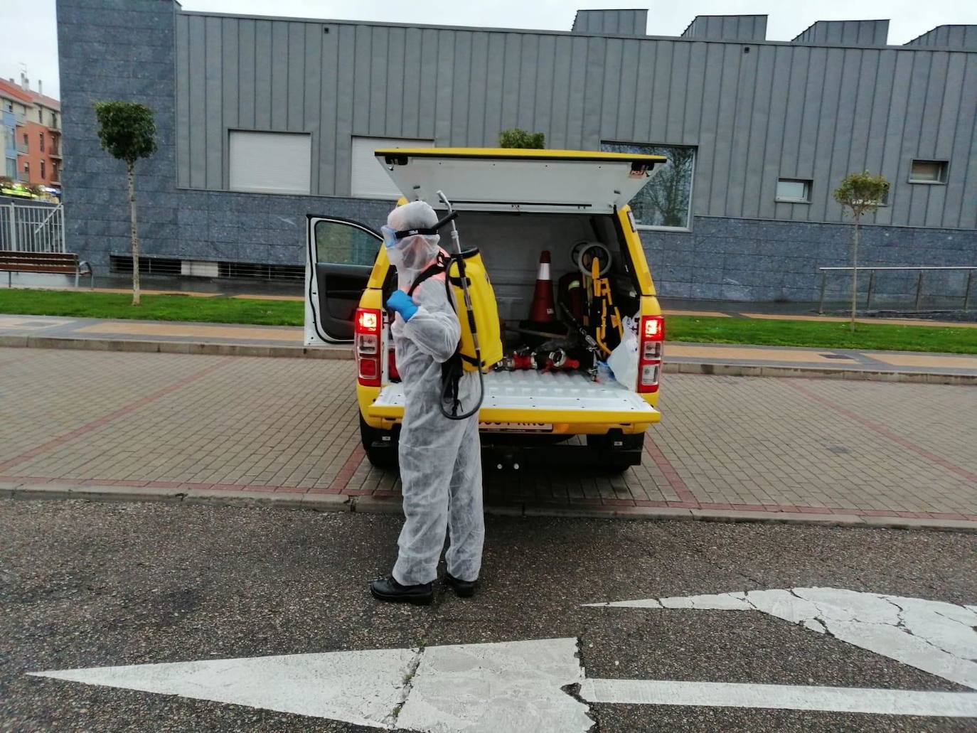 Preparación de los lotes de comida para las familias con necesidades especiales de Arroyo. 