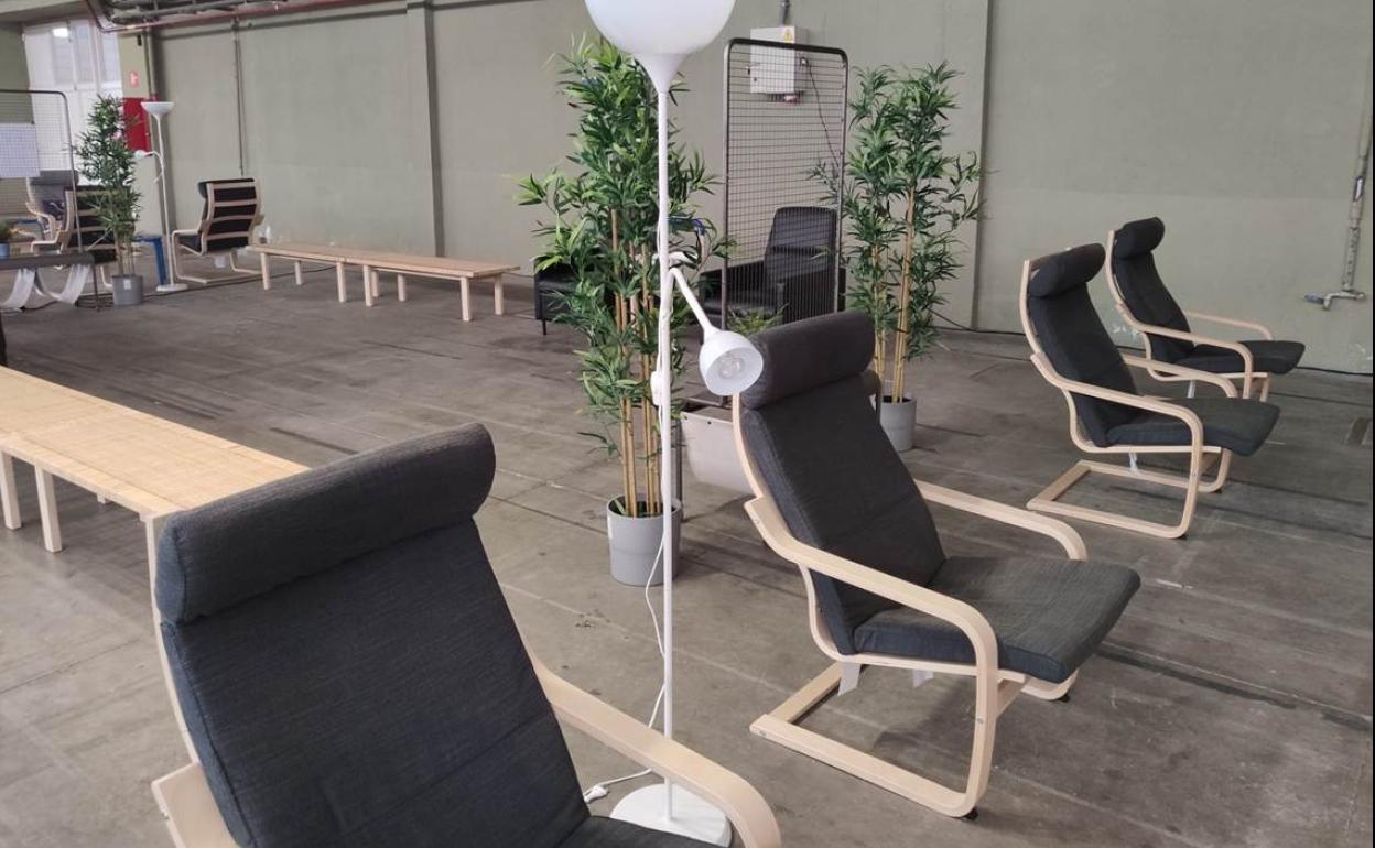 Zona de descanso equipada por IKEA y RÍO Shopping en el hospital de emergencia de la Feria de Valladolid. 