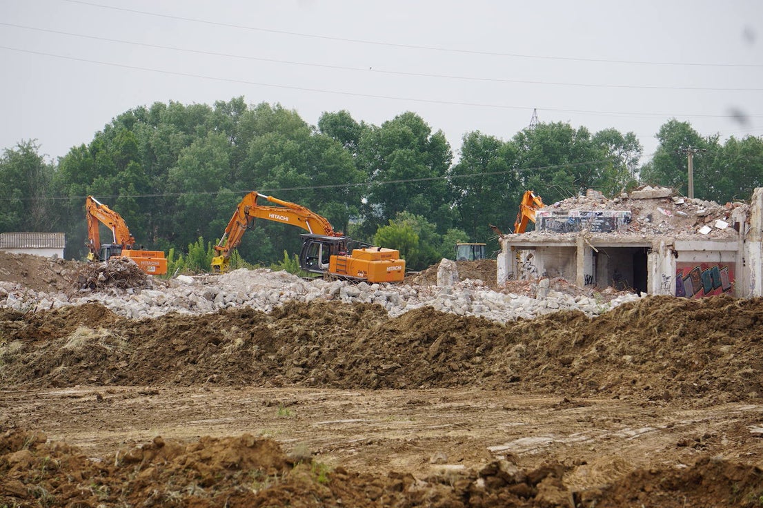 Fotos: Demolición fábrica Smurfit y urbanización parcela sector SE-02 en Arroyo