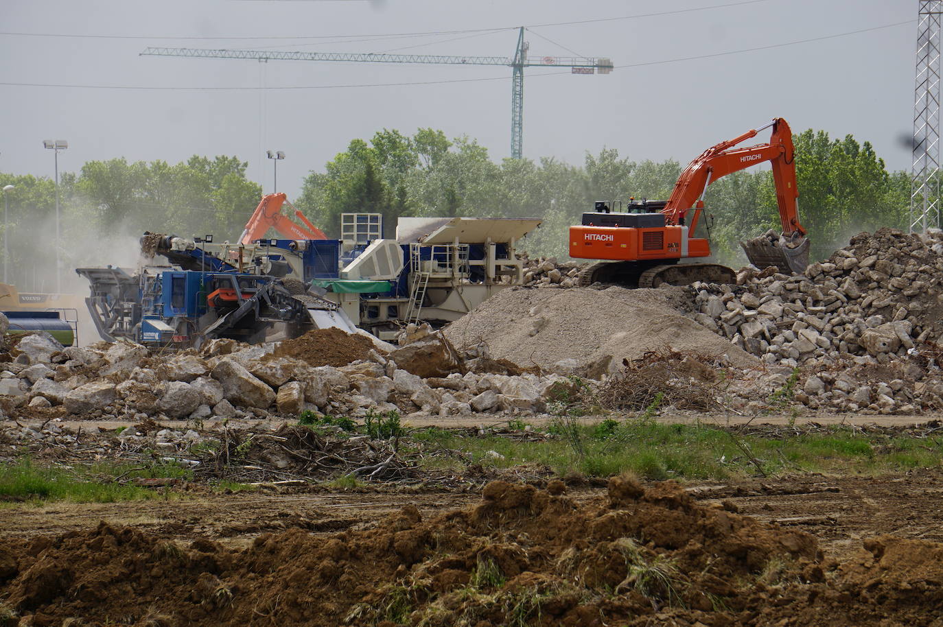 Fotos: Demolición fábrica Smurfit y urbanización parcela sector SE-02 en Arroyo