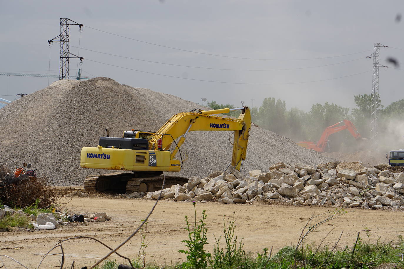 Fotos: Demolición fábrica Smurfit y urbanización parcela sector SE-02 en Arroyo