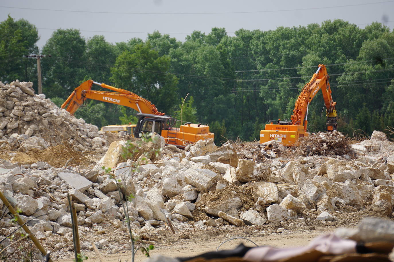 Fotos: Demolición fábrica Smurfit y urbanización parcela sector SE-02 en Arroyo