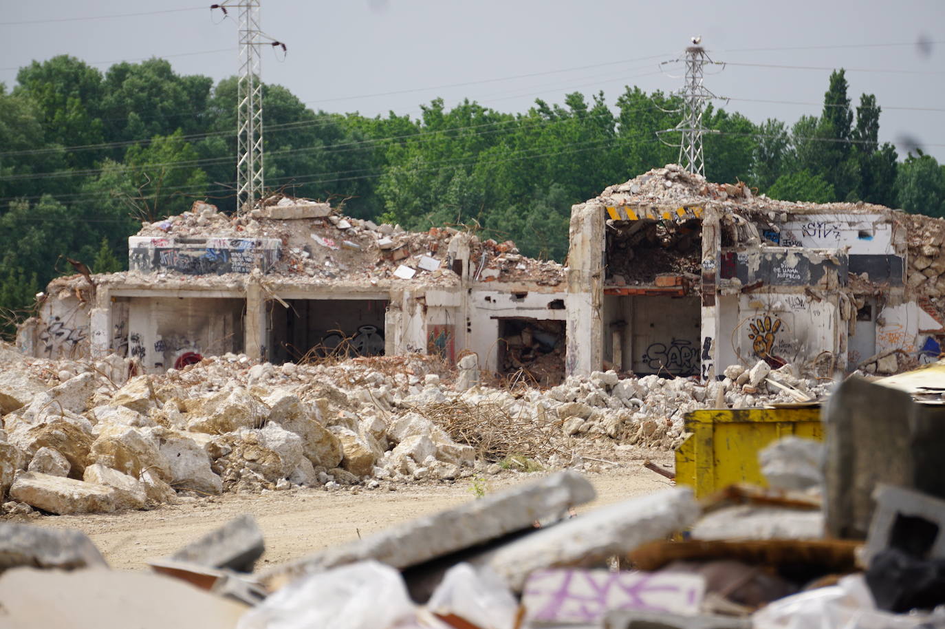 Fotos: Demolición fábrica Smurfit y urbanización parcela sector SE-02 en Arroyo