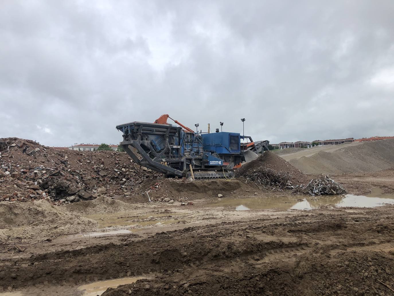 Fotos: Demolición fábrica Smurfit y urbanización parcela sector SE-02 en Arroyo