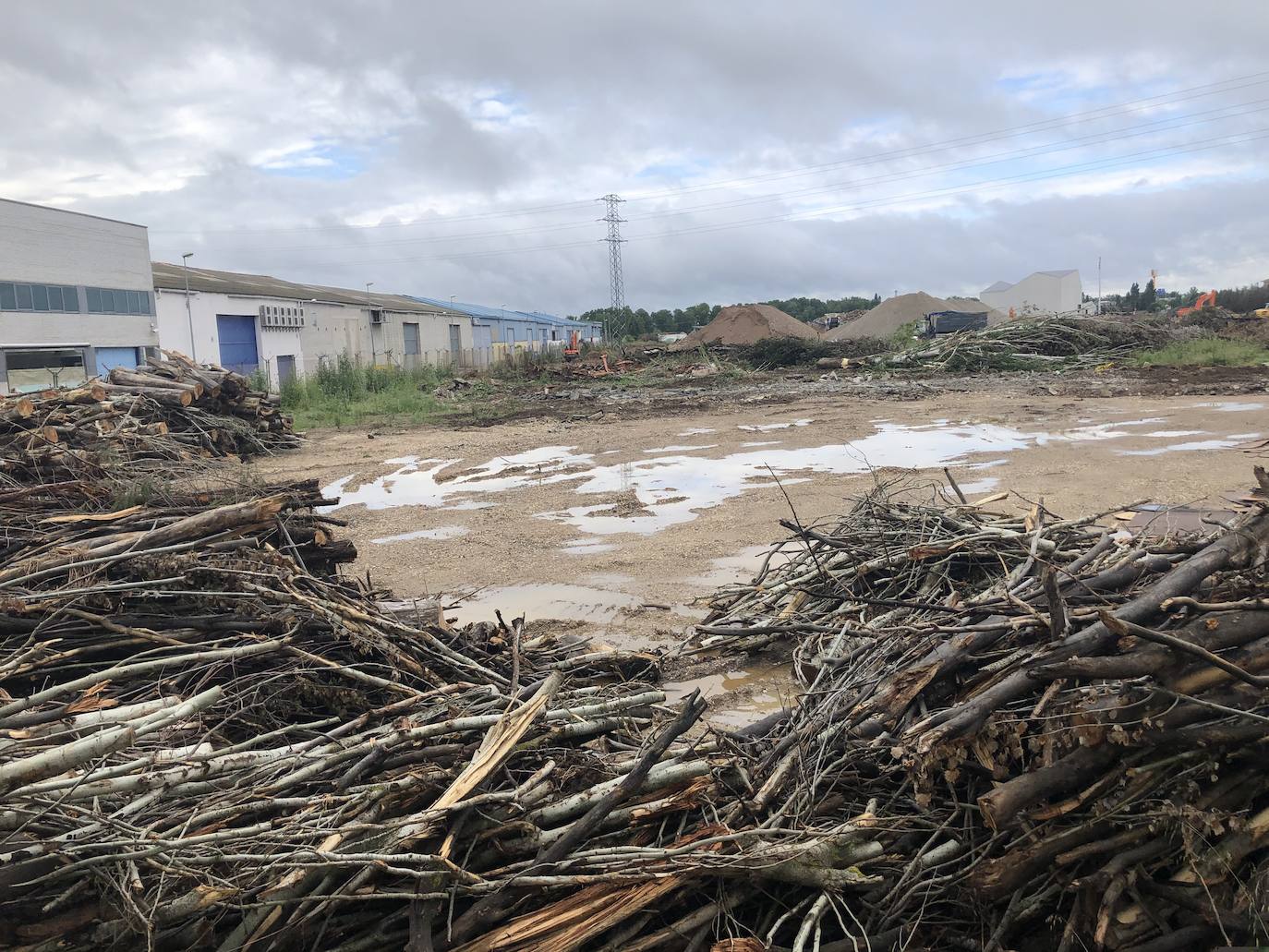 Fotos: Demolición fábrica Smurfit y urbanización parcela sector SE-02 en Arroyo