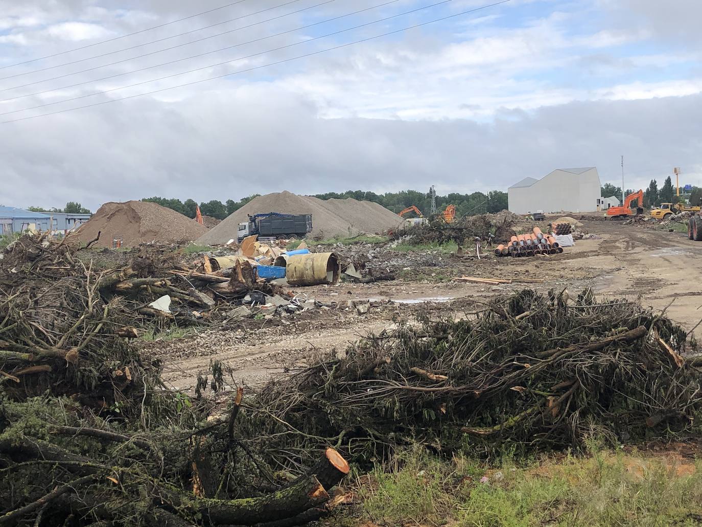 Fotos: Demolición fábrica Smurfit y urbanización parcela sector SE-02 en Arroyo