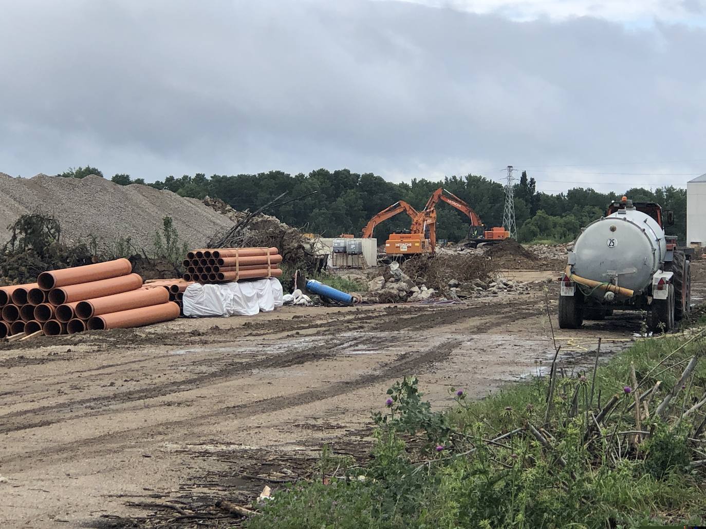 Fotos: Demolición fábrica Smurfit y urbanización parcela sector SE-02 en Arroyo