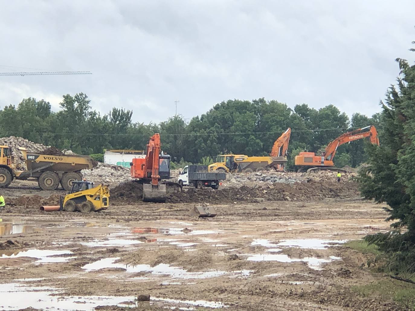 Fotos: Demolición fábrica Smurfit y urbanización parcela sector SE-02 en Arroyo