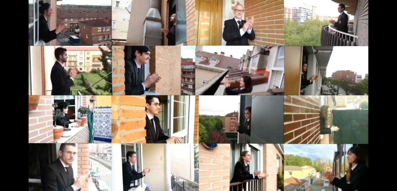 Dos de los músicos de la Sinfónica de Arroyo ensayando en su vivienda durante el confinamiento. 