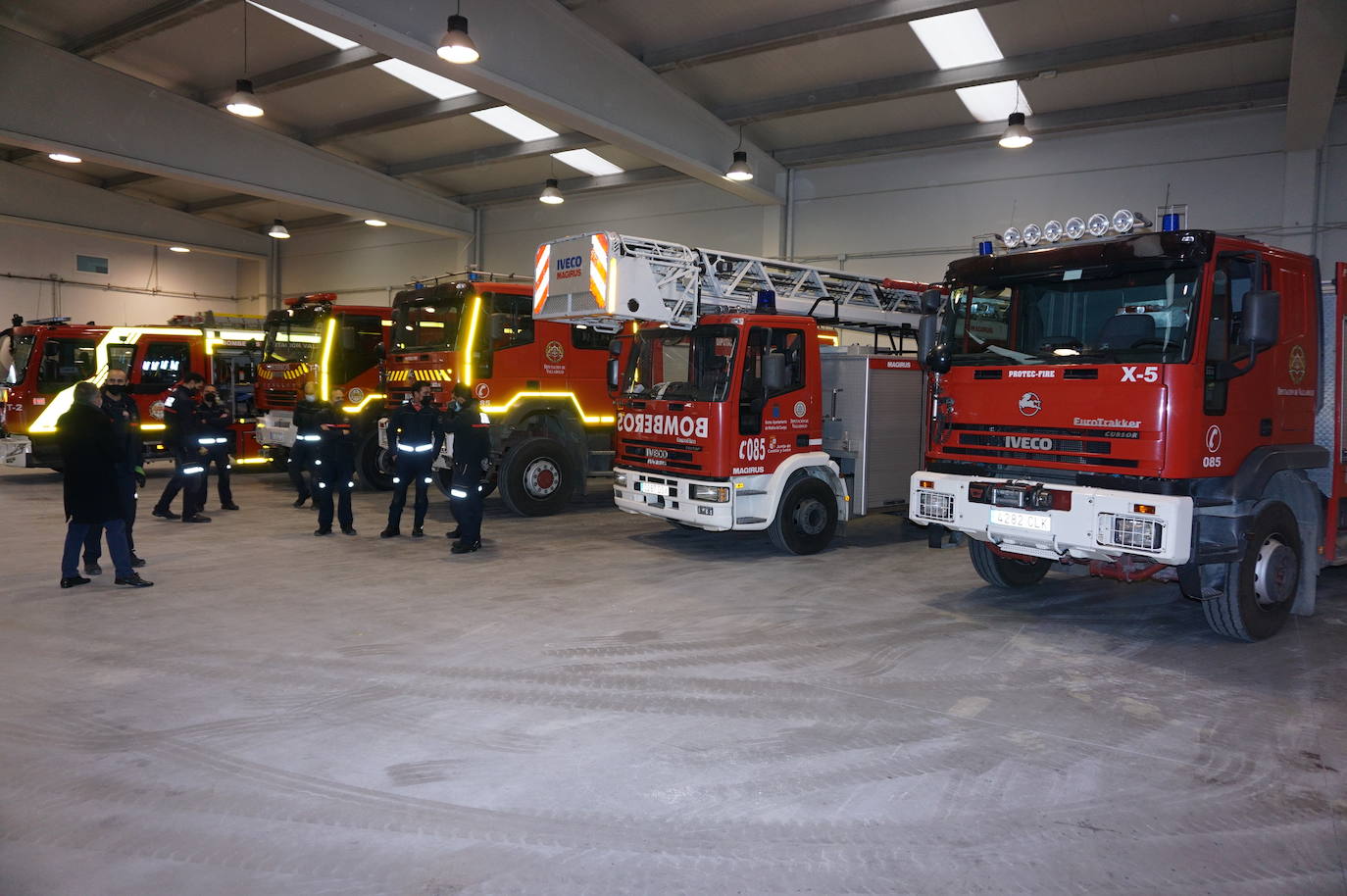 El alcalde de Arroyo, Sarbelio Fernández, dio la bienvenida a los nuevos bomberos del parque de Arroyo y les agradeció su esfuerzo y profesionalidad con los mejores deseos para el desempeño de sus funciones. 