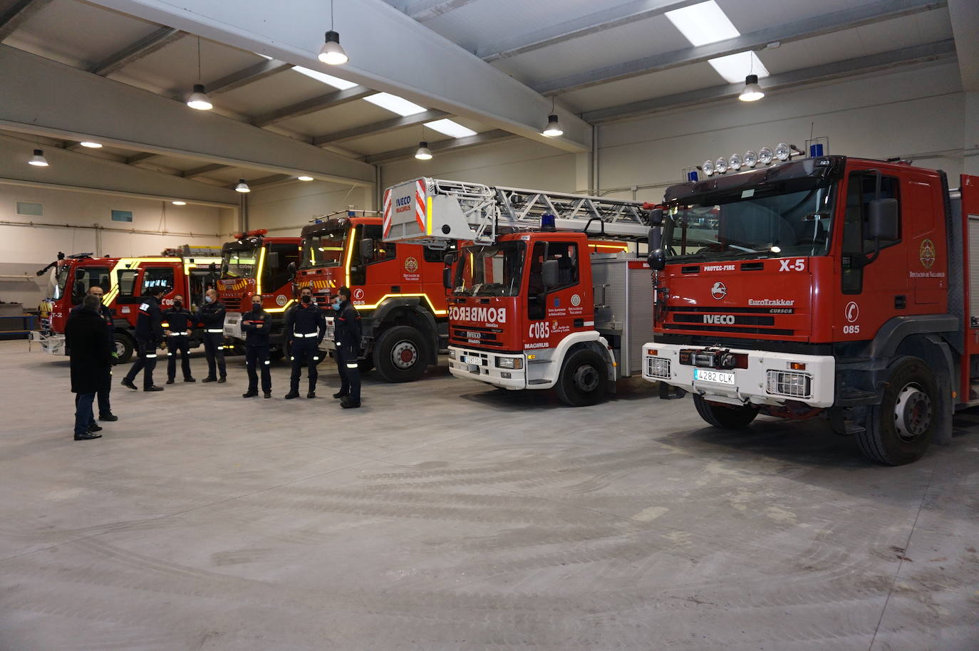 El alcalde de Arroyo, Sarbelio Fernández, dio la bienvenida a los nuevos bomberos del parque de Arroyo y les agradeció su esfuerzo y profesionalidad con los mejores deseos para el desempeño de sus funciones. 