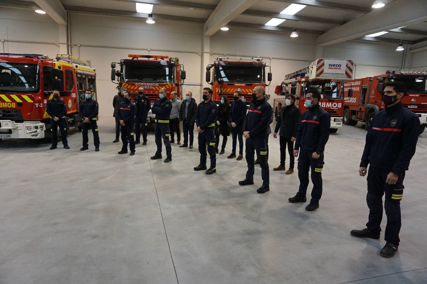El alcalde de Arroyo, Sarbelio Fernández, dio la bienvenida a los nuevos bomberos del parque de Arroyo y les agradeció su esfuerzo y profesionalidad con los mejores deseos para el desempeño de sus funciones. 