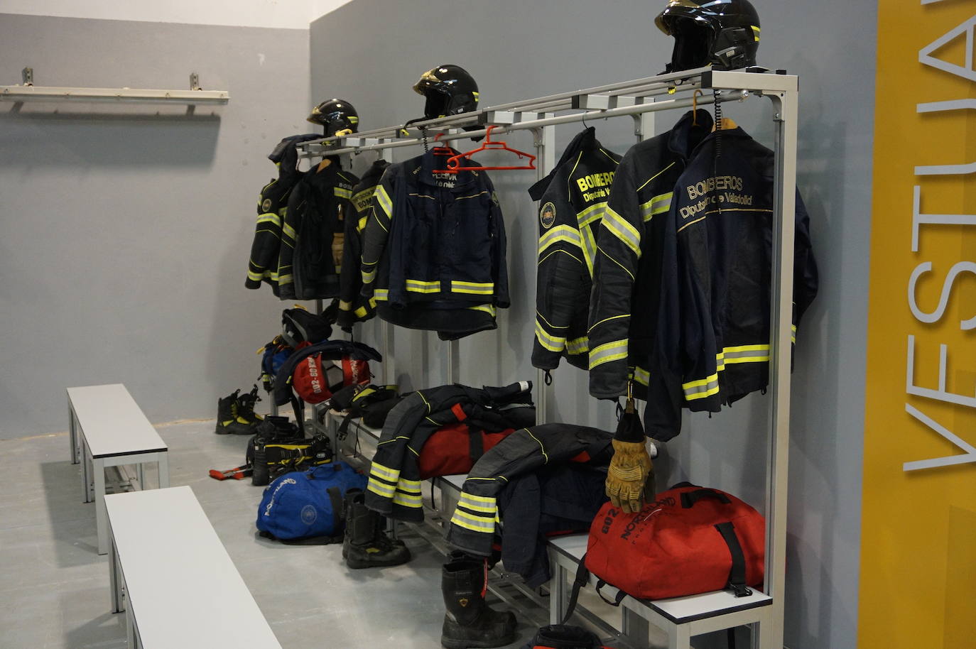 El alcalde de Arroyo, Sarbelio Fernández, dio la bienvenida a los nuevos bomberos del parque de Arroyo y les agradeció su esfuerzo y profesionalidad con los mejores deseos para el desempeño de sus funciones. 