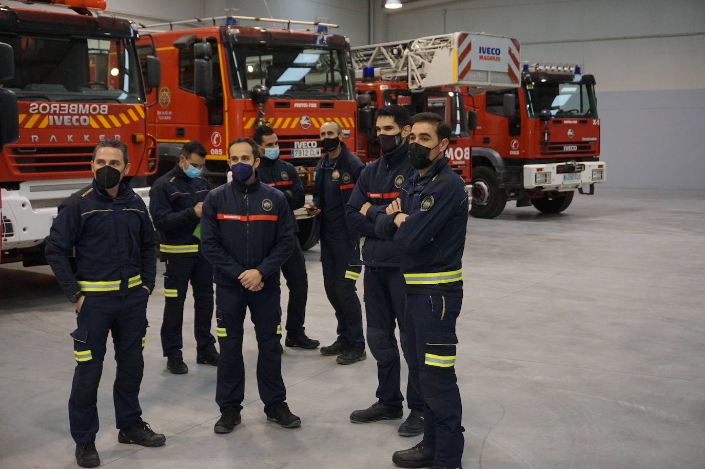 El alcalde de Arroyo, Sarbelio Fernández, dio la bienvenida a los nuevos bomberos del parque de Arroyo y les agradeció su esfuerzo y profesionalidad con los mejores deseos para el desempeño de sus funciones. 
