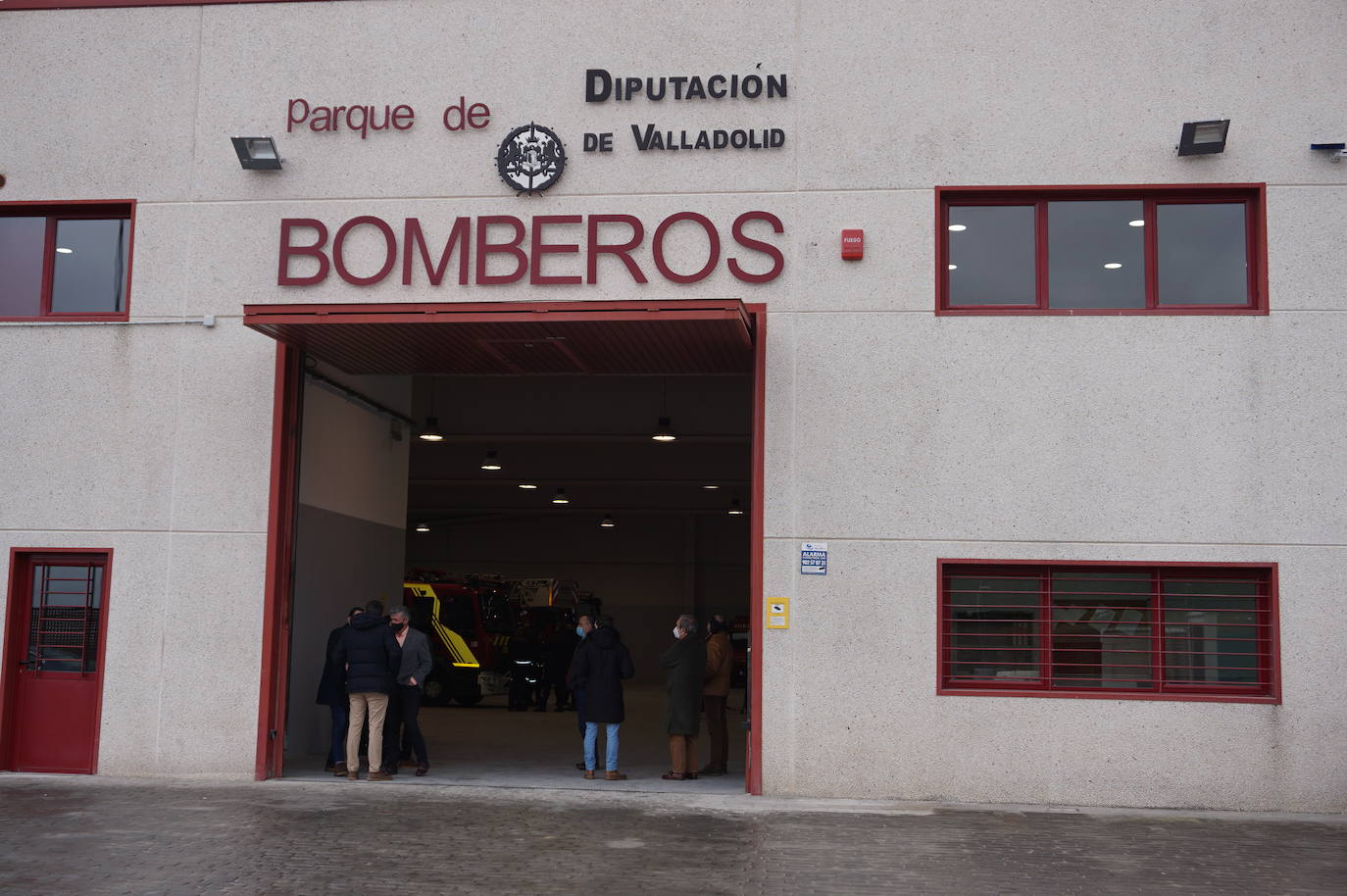 El alcalde de Arroyo, Sarbelio Fernández, dio la bienvenida a los nuevos bomberos del parque de Arroyo y les agradeció su esfuerzo y profesionalidad con los mejores deseos para el desempeño de sus funciones. 