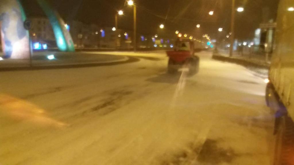 Aspecto que presentaba la plaza España de La Flecha, en Arroyo de la Encomienda,a primera hora de la mañana. 