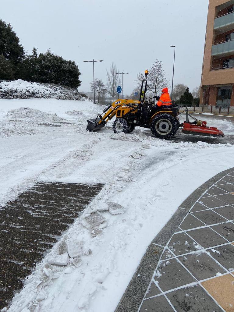 Aspecto que presentaba la plaza España de La Flecha, en Arroyo de la Encomienda,a primera hora de la mañana. 
