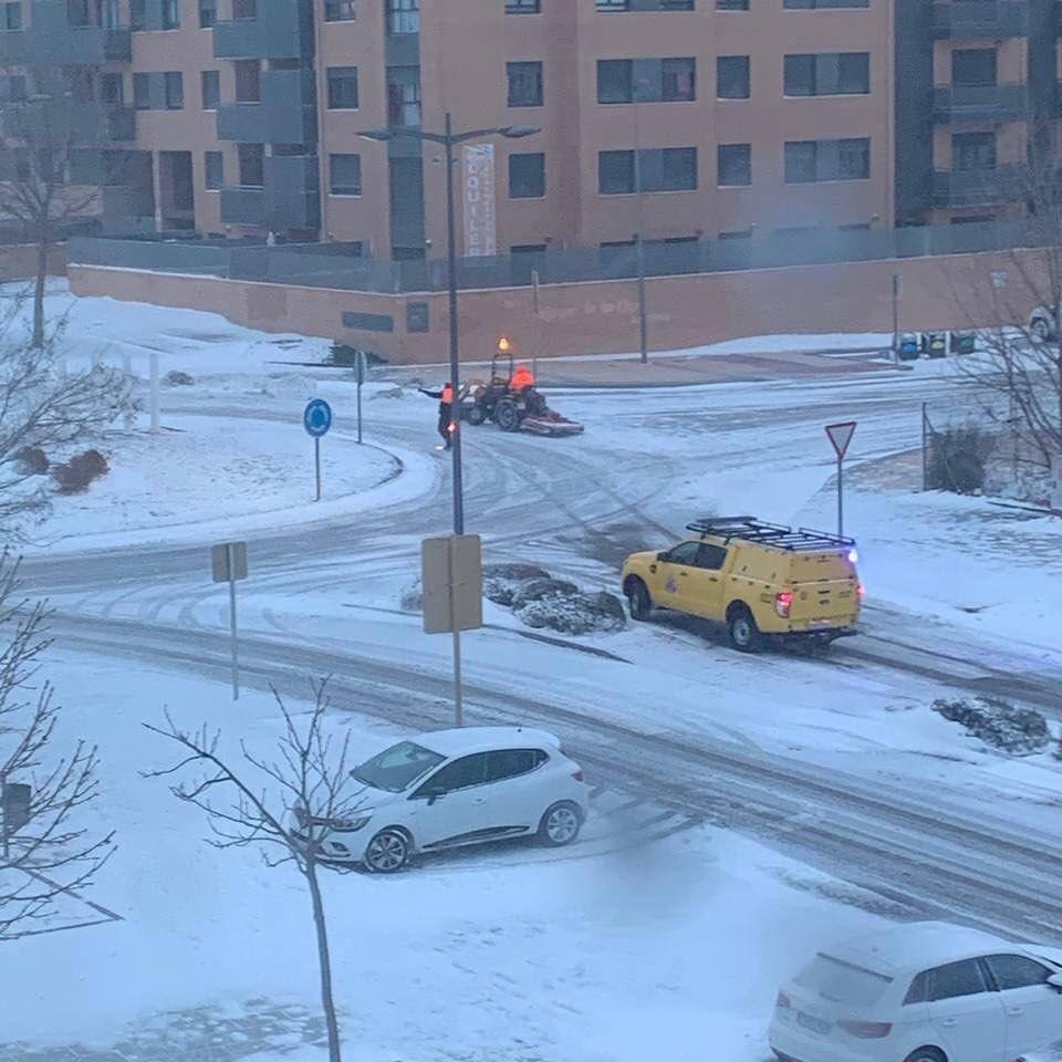 Aspecto que presentaba la plaza España de La Flecha, en Arroyo de la Encomienda,a primera hora de la mañana. 
